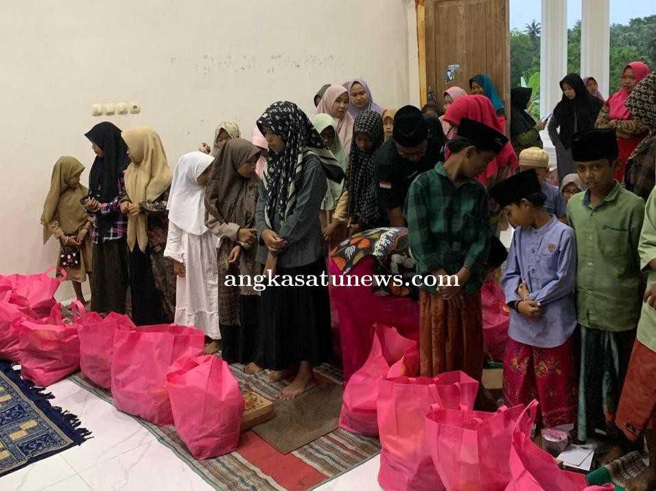 Gerakan Pemuda Desa Duka Santuni Anak Yatim se-Kecamatan Rubaru