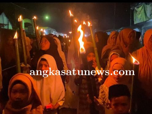 Pemuda Jangkong Sambut Hari Raya Idul Fitri Dengan Pawai Obor & Takbir Keliling